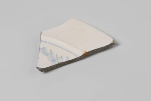Sherd of earthenware with lead glaze on the reverse and tin glaze on the obverse, decorated in blue, damaged