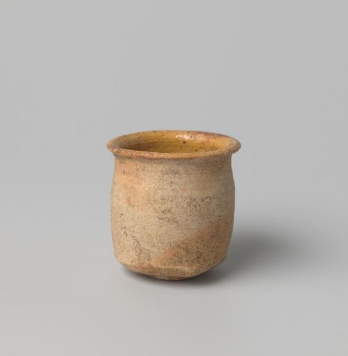Ointment pot of yellow-firing earthenware, glazed on the inside