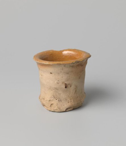 Ointment pot of yellow-firing earthenware, glazed on the inside