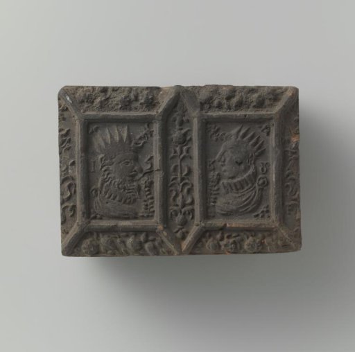 Fireplace with two crowned figures in a rectangle