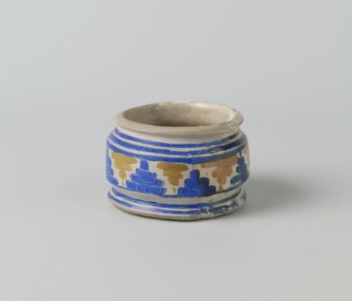 Ointment pot decorated with geometric ornaments