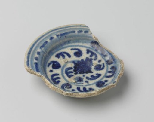 Earthenware dish decorated with blue geometric ornaments