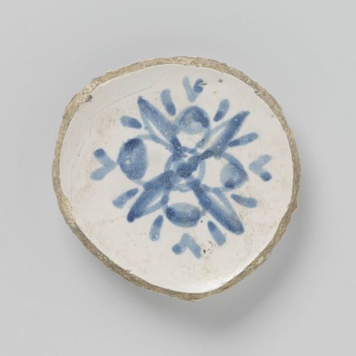 Sherd of earthenware decorated with geometric ornaments