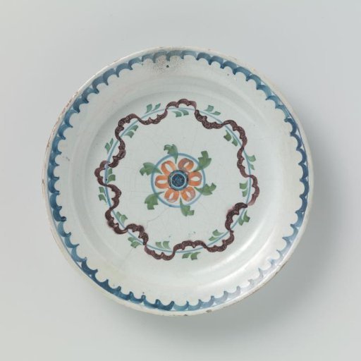 Earthenware plate decorated with geometric ornaments