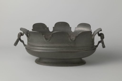 Oval Cooling Vessel with Scalloped Rim