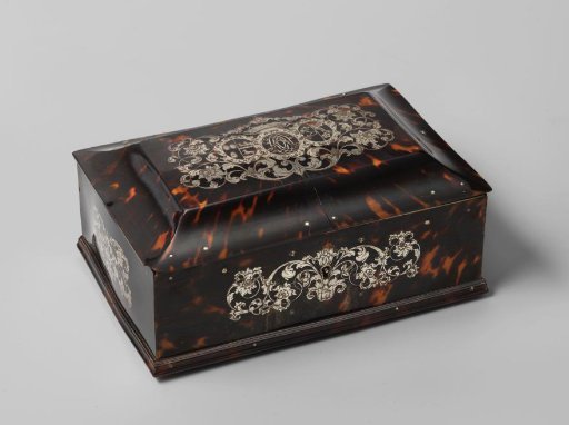 Box of tortoiseshell inlaid with engraved silver, decorated with a monogram and coat of arms