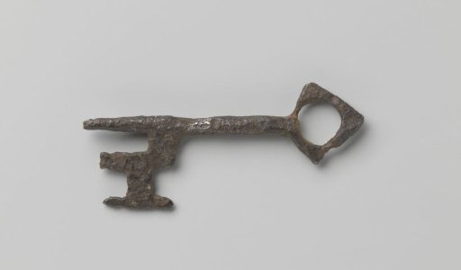 Key with diamond-shaped handle