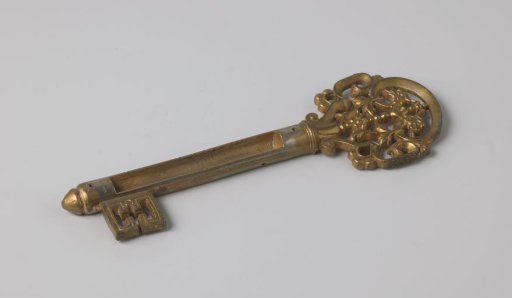 Key-shaped Holder