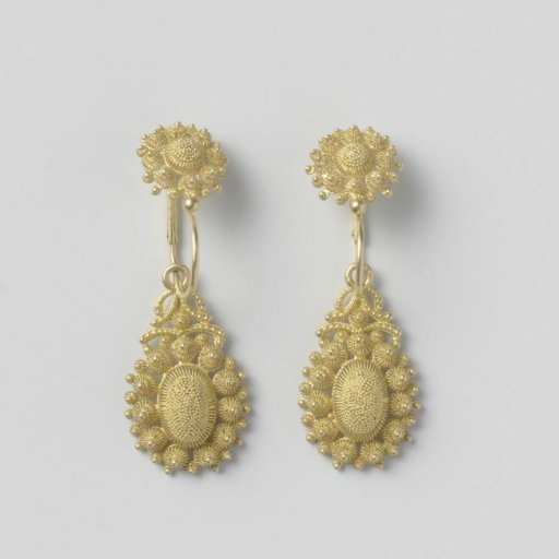 Pair of earrings, part of a demi-parure