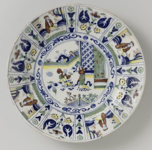 Dish with Chinese figures in a garden.