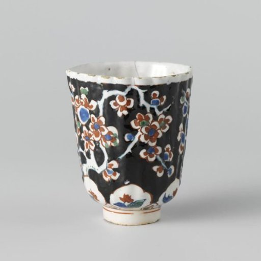 Cup, belonging to a trembleuse
