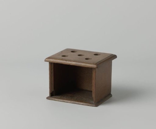 Doll's oven with five holes
