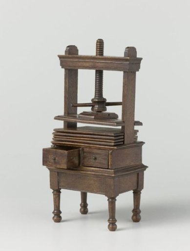 Miniature linen press