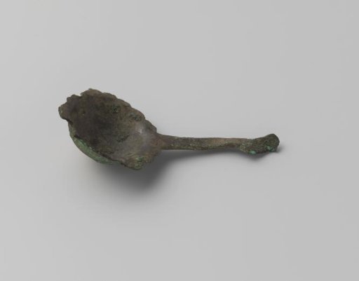 Bronze fitting consisting of a knob with a scalloped edge on a stem