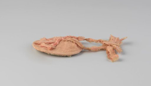 Hat, flat style with bow and ribbons