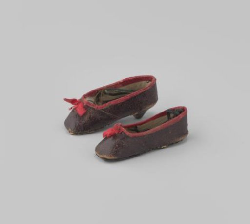 Shoes, pair, of gold leather with red accents