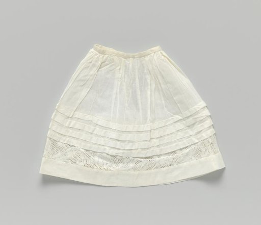 Petticoat with four laces and lace