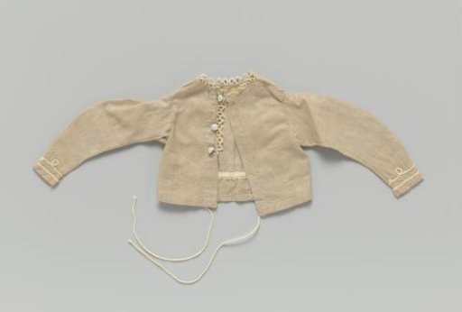 Blouse with lace along the neckline and closure