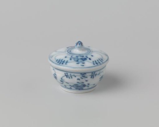 Lid of soap dish