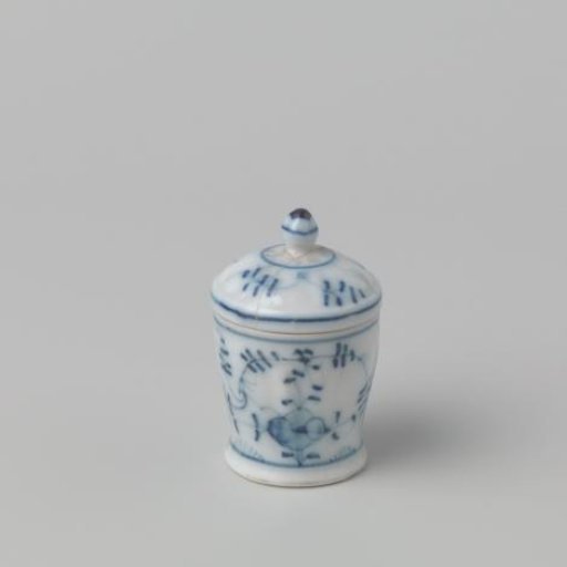 Powder pot