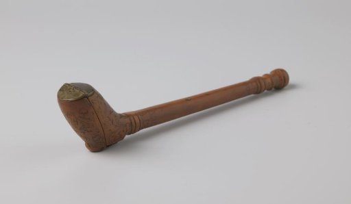 Pipe case with pipe