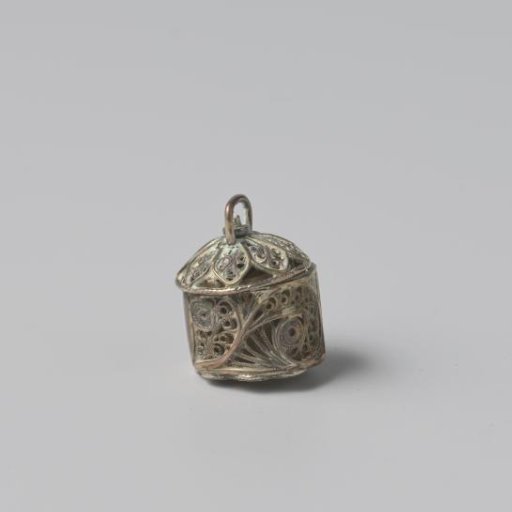 Measuring tape, 'centimeter', of filigree