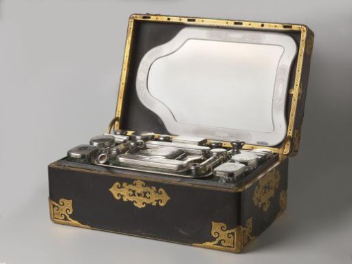 Mirror of a travel case with the coat of arms of Weston, Dukes of Portland