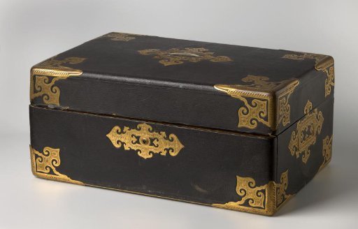 Travel case with the coat of arms of Weston, Duke of Portland
