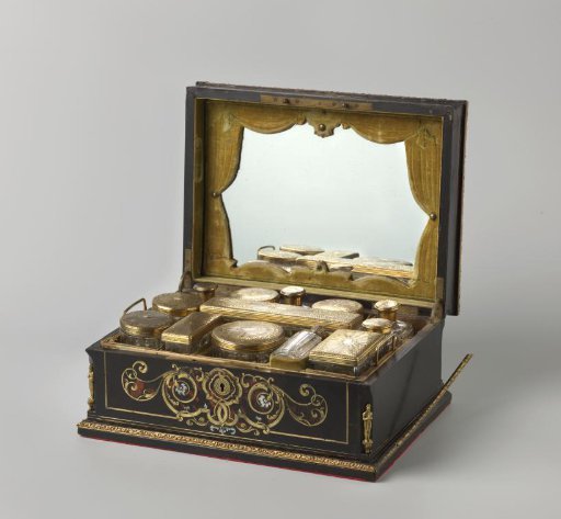 Travel case and marquetry de Boule