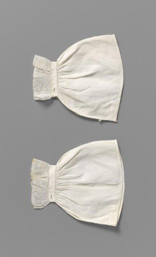Sleeve of white linen with lace cuff