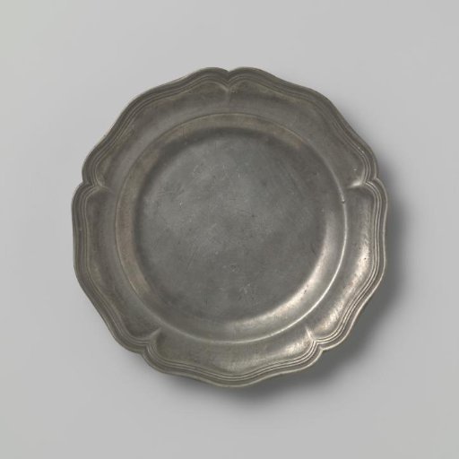 Tin plate with a carved edge