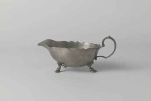 Sauce bowl with carved rim