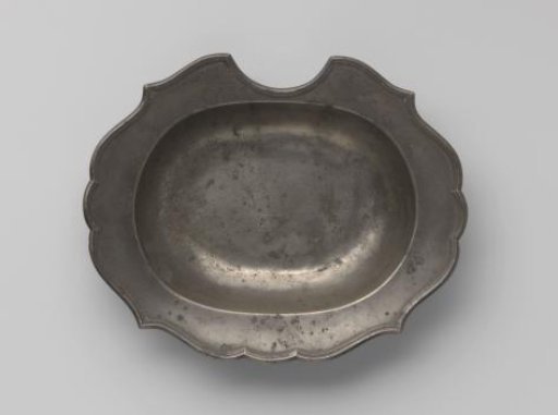 Basin with a scalloped rim
