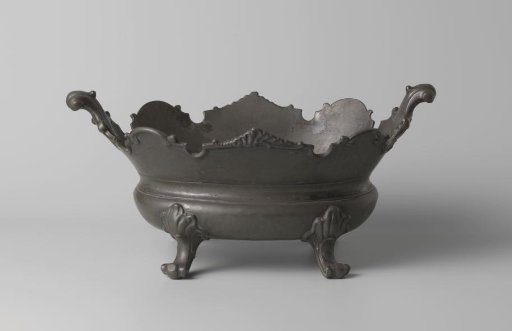 Oval tin wine cooler on four legs