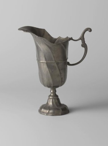 Jug, twisted model