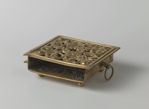 Foot warmer of brass