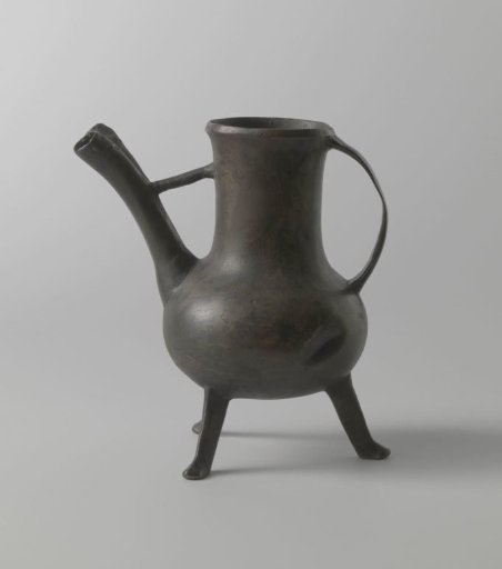 Jug with spout with two mouths