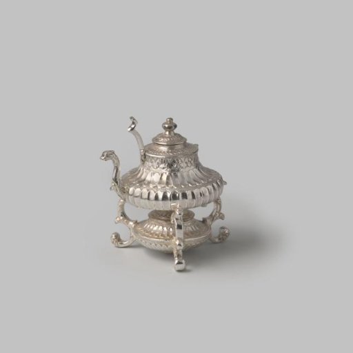 Stove with round burner, on three legs