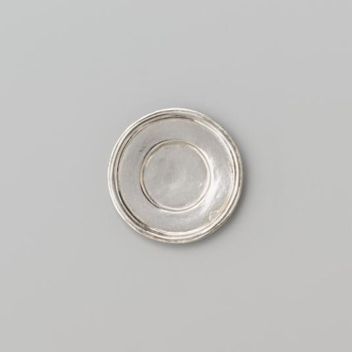 Silver-coloured small plate with broad flat profiled rim.