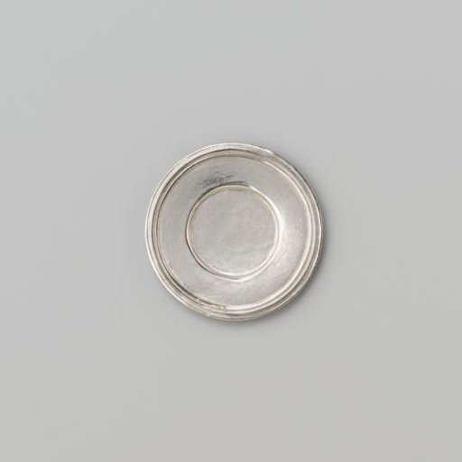 Silver-coloured small plate with broad flat profiled rim.