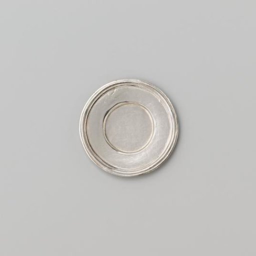 Silver-coloured small plate with broad flat profiled rim.