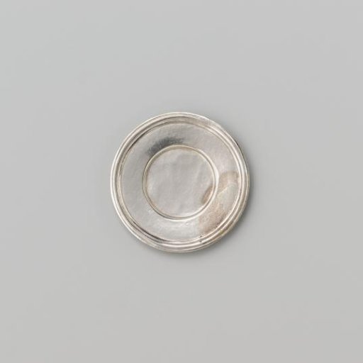 Silver-coloured small plate with broad flat profiled rim.
