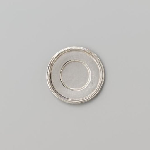 Silver-coloured small plate with broad flat profiled rim.