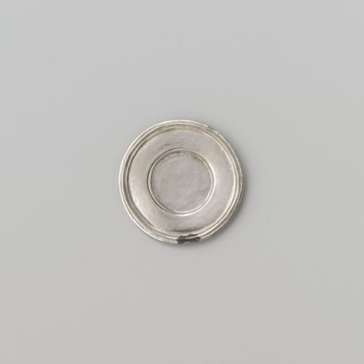 Silver-coloured small plate with broad flat profiled rim.