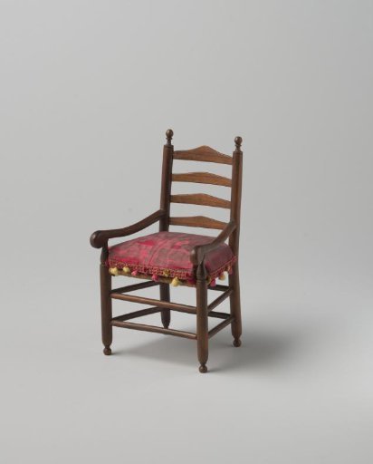 Armchair (knob chair model) of walnut wood with smooth, turned stiles and cross rails, front legs and back stiles ending in finely turned knobs