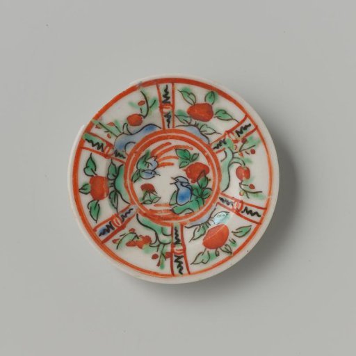 Porcelain dish with polychrome decoration, on the plate two 'phoenixes', rim in compartments with fruits and flowers