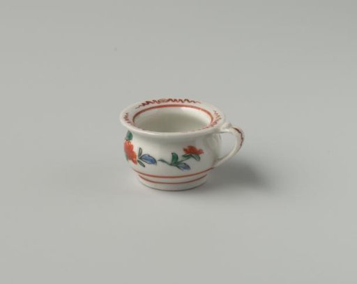 Covered jar with polychrome decoration in Kakiemon style