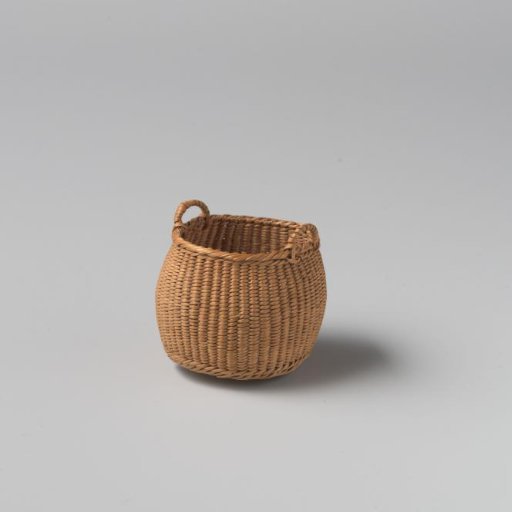 Round basket of split willow