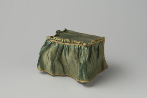 Tablecloth made of green silk satin