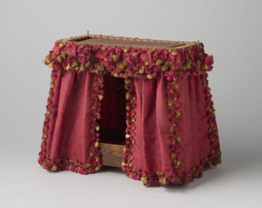 Canopy bed made of walnut, fully furnished with curtains and valances of silk